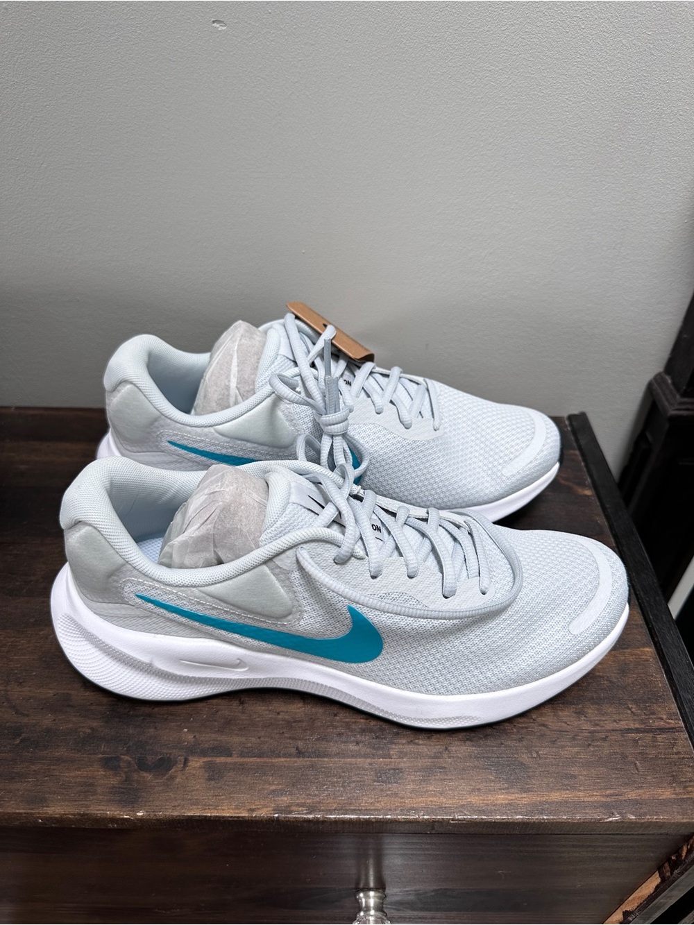 Nike Women's Athletic Shoes - Light Gray with Teal Swoosh